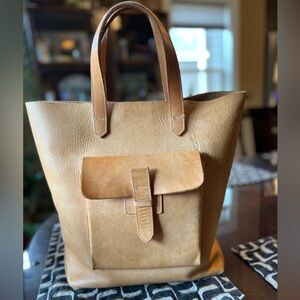 🩵🩵 𝑹𝒂𝒓𝒆 Large American Apparel Natural Leather Tote with Pocket 🩵🩵